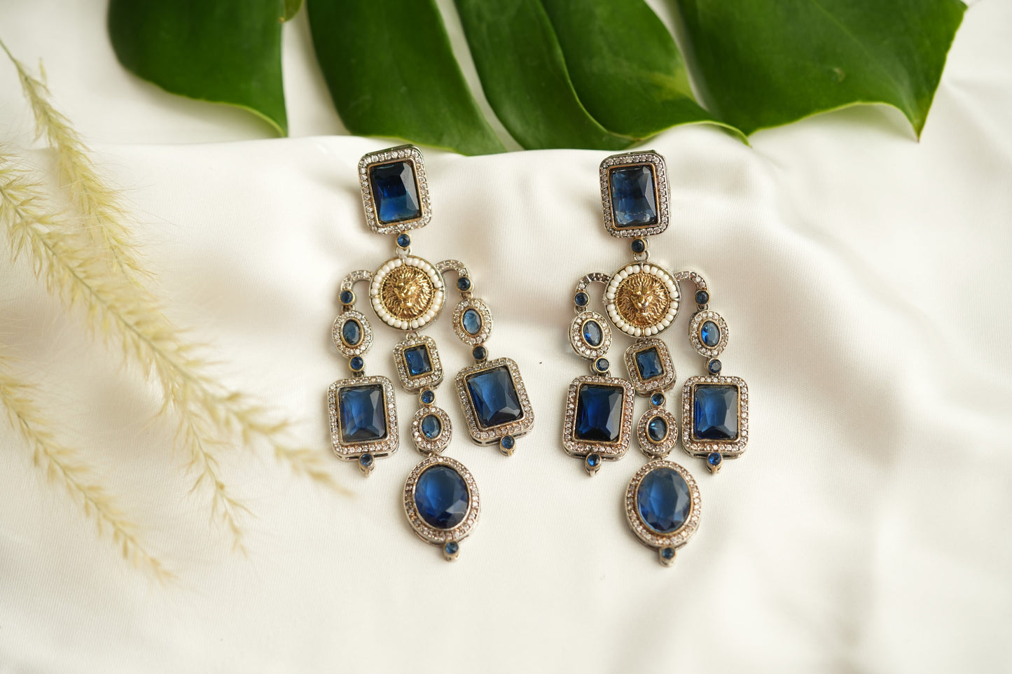 VEENA Chandlier Earrings